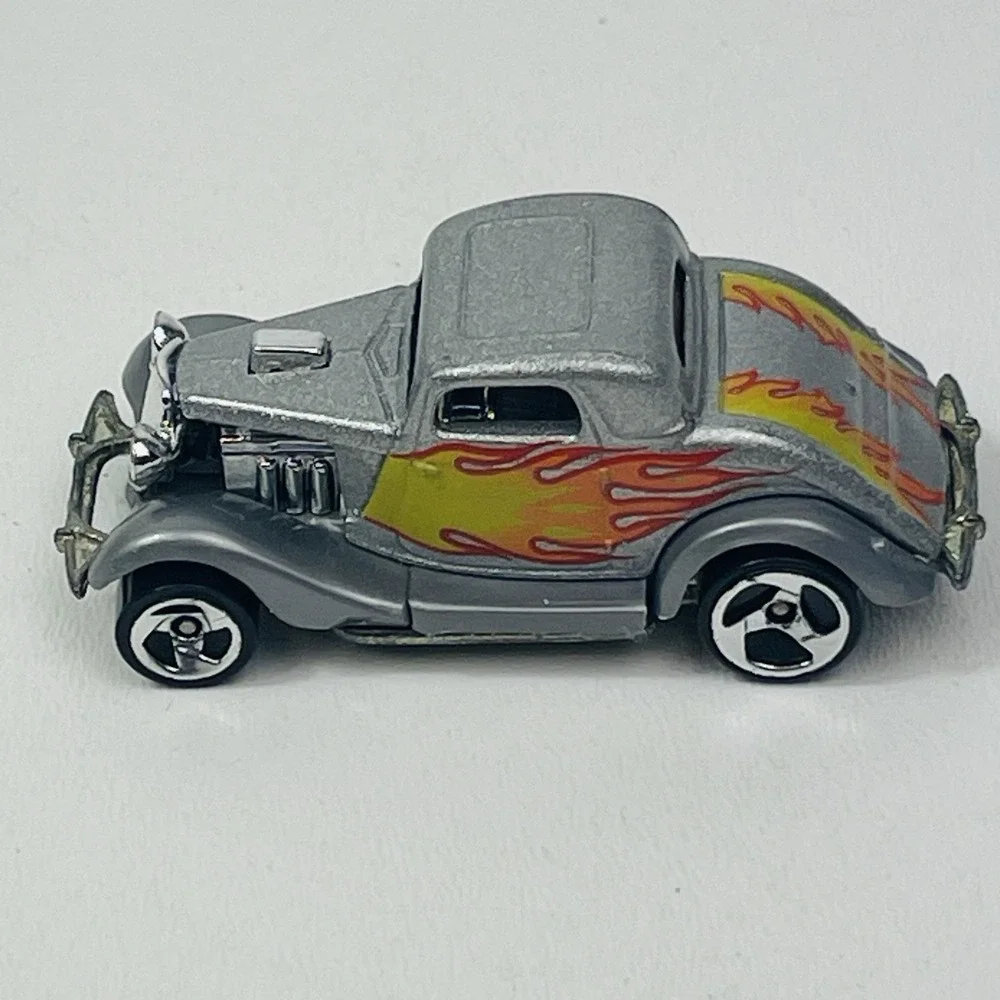 Hot Wheels Gray 1979 Ford Roadster Flames 1:64 Hot Rod 1970s
